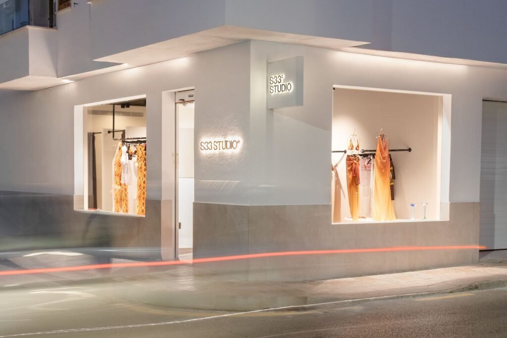 Especialistas en diseño y reformas de espacios comerciales con alma. Retail con sentido en Mallorca.